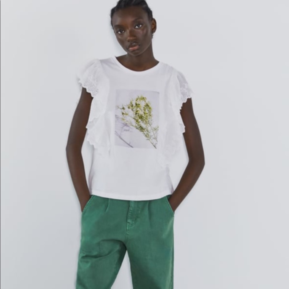 Contrasting embroidered shirt